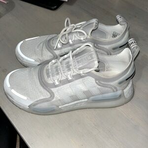 Adidas sneaker size 8 gray and white